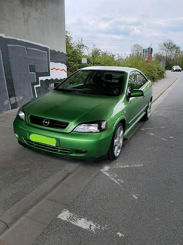 Second-hand Opel Astra 190 CP (139 kW) 2001 Verde Coupe