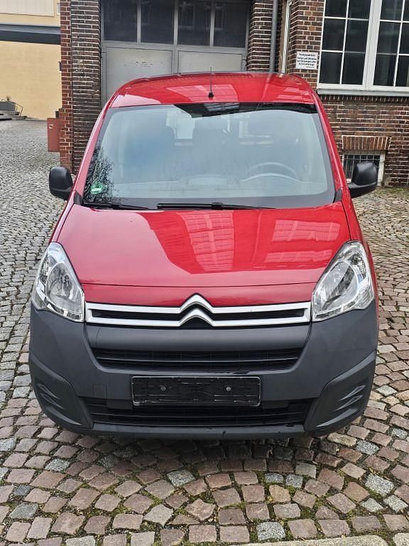 Rot Gebraucht 2017 Citroën Berlingo Live Van / Kleinbus | 6.150 € (Guter Preis) - Bild 1/4