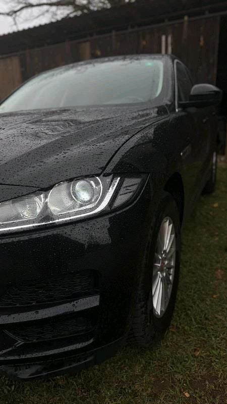 Gebraucht Jaguar F-Pace 180 PS (132 kW) 2019 Schwarz SUV