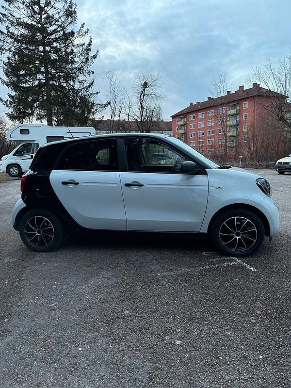 Gebraucht Smart ForFour Basis 71 PS (52 kW) 2019 Weiß Kleinwagen