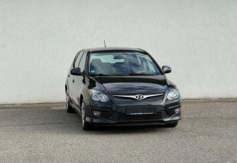 Schwarz Gebraucht 2011 Hyundai i30 Classic Kleinwagen | 3.499 € (Fairer Preis) - Bild 1/4