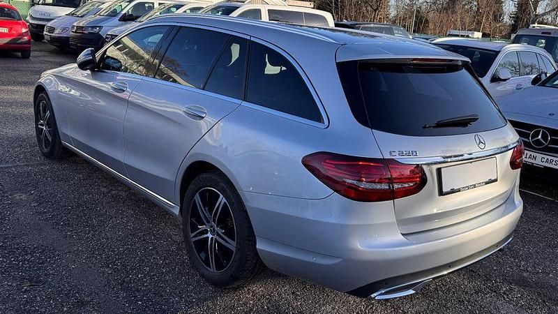 Gebraucht Mercedes C220 194 PS (142 kW) 2020 Silber Limousine