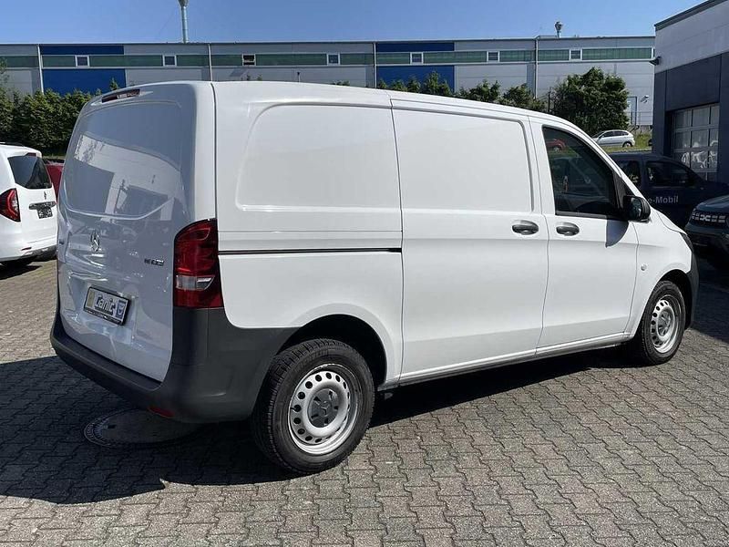 Gebraucht Mercedes Vito 114 PS (83 kW) 2017 Arltikweiß Van
