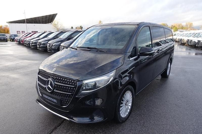 Gebraucht Mercedes V300 Avantgarde 237 PS (174 kW) 2024 Obsidianschwarz metallic Van / Kleinbus