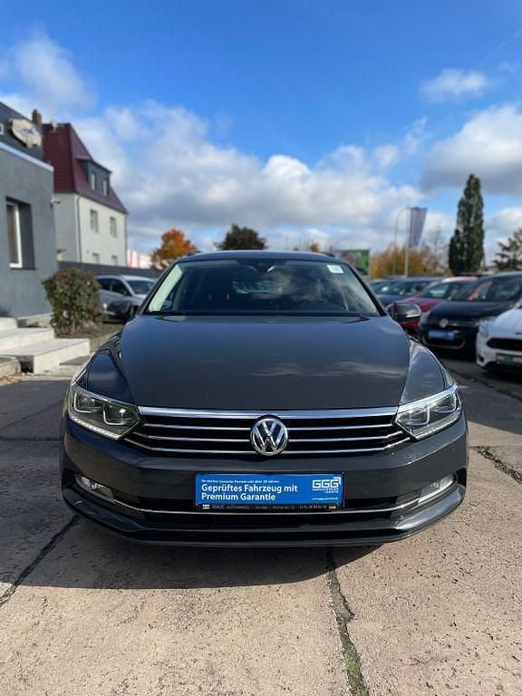Grau Gebraucht 2019 VW Passat Comfortline Kombi | 20.000 € (Teuer) - Bild 1/4
