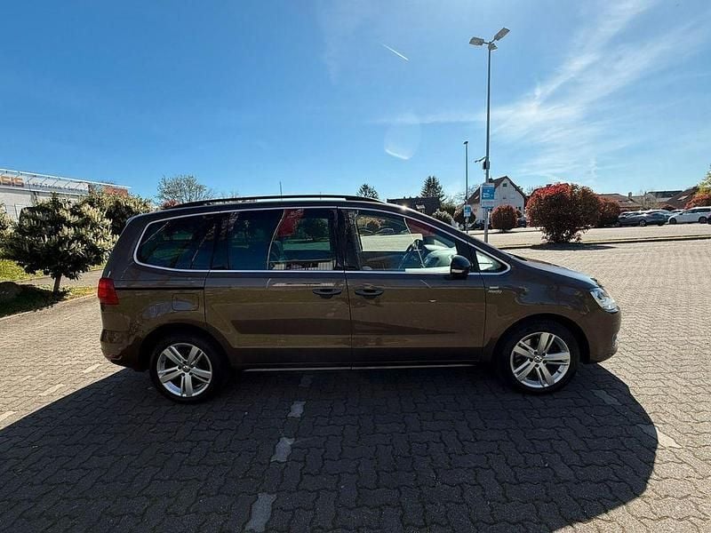 Gebraucht VW Sharan Match 140 PS (102 kW) 2014 Braun Van / Kleinbus