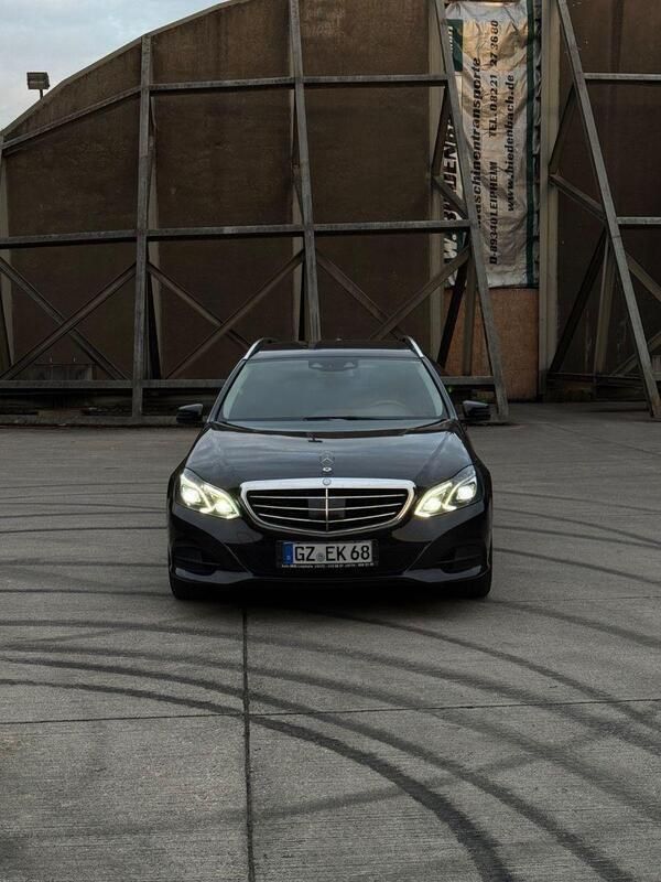 Schwarz Gebraucht 2014 Mercedes E250 Elegance Kombi | 16.000 € (Guter Preis) - Bild 1/4