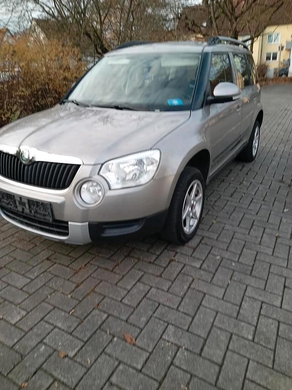 Beige Gebraucht 2009 Skoda Yeti SUV | 3.900 € (Guter Preis) - Bild 1/4