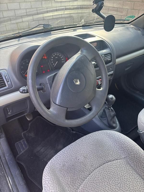 Gebraucht Renault Clio II Campus 58 PS (42 kW) 2005 Schwarz Kleinwagen