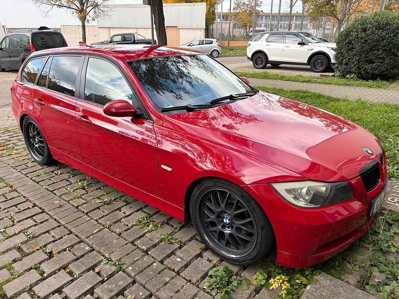Rot Gebraucht 2008 BMW 320 Kombi | 3.500 € (Fairer Preis) - Bild 1/4