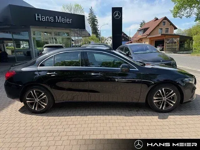 Gebraucht Mercedes A180 Progressive 136 PS (100 kW) 2024 Lack kosmosschwarz Limousine