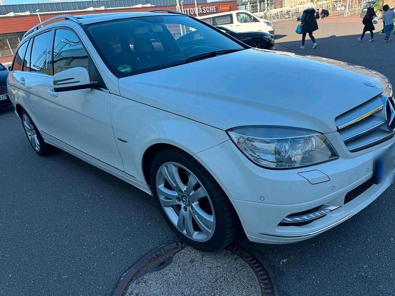 Gebraucht Mercedes C250 205 PS (150 kW) 2011 Weiß Kombi