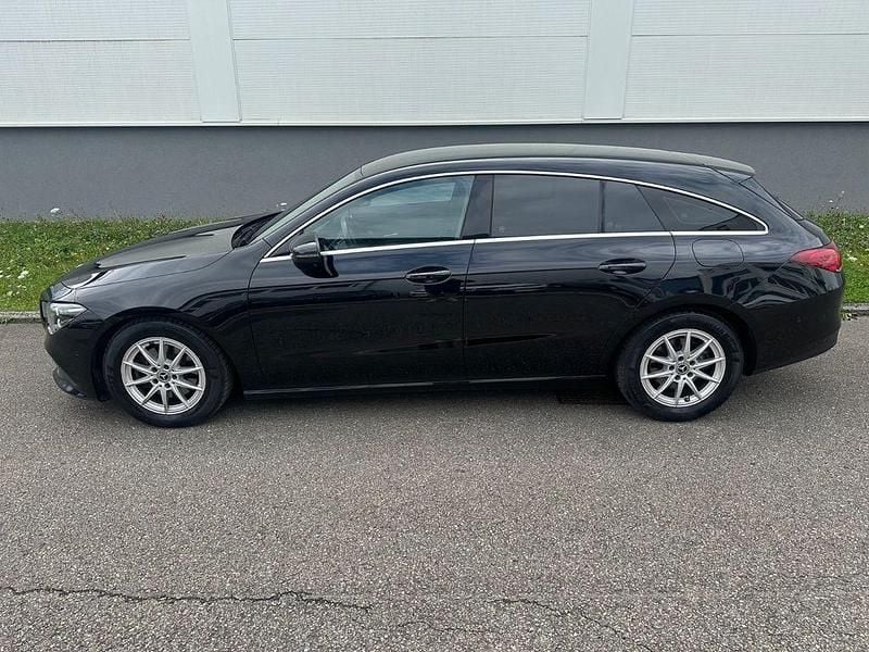 Gebraucht Mercedes CLA200 Shooting Brake 150 PS (110 kW) 2021 Schwarz Kombi