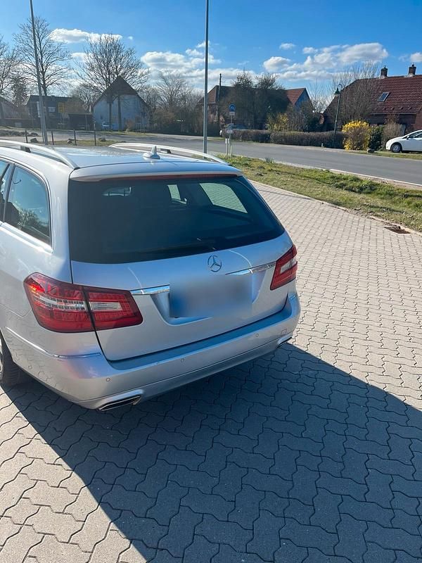 Gebraucht Mercedes E220 Avantgarde 170 PS (125 kW) 2012 Silber Kombi