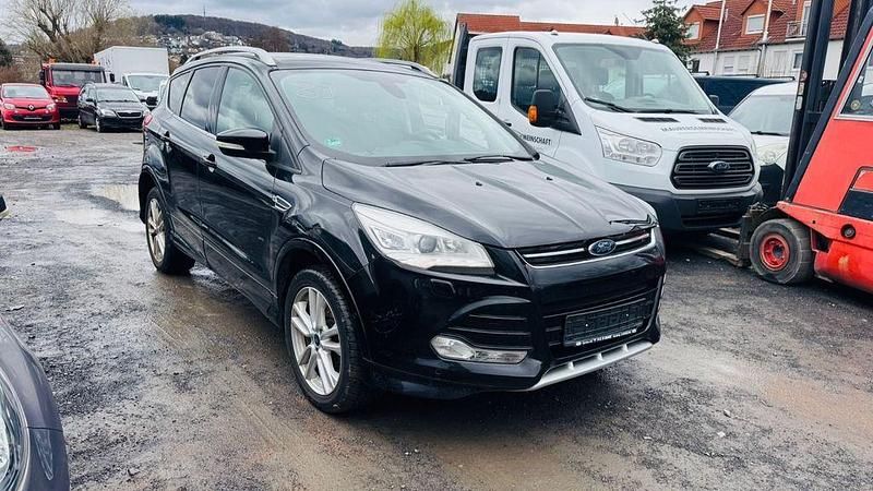 Gebraucht Ford Kuga Individual 179 PS (131 kW) 2015 Schwarz SUV