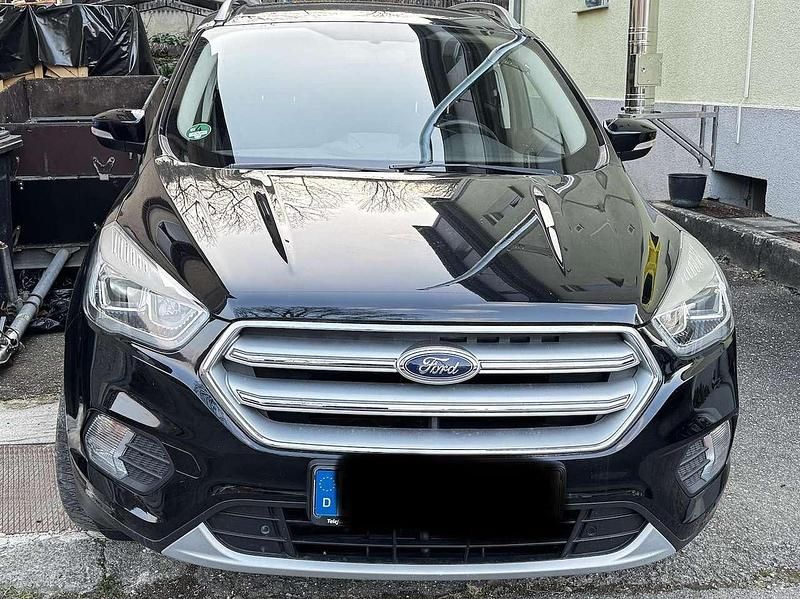 Gebraucht Ford Kuga Titanium 150 PS (110 kW) 2018 Schwarz SUV