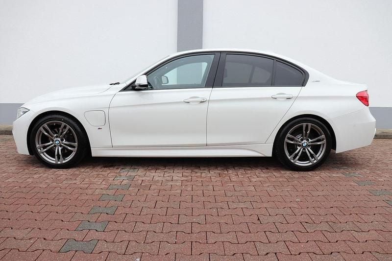 Gebraucht BMW 330e Performance 252 PS (185 kW) 2018 Weiß Limousine