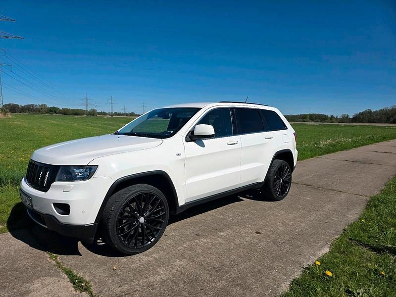 Weiß Gebraucht 2012 Jeep Grand Cherokee SUV | 11.499 € (Etwas zu teuer) - Bild 1/4