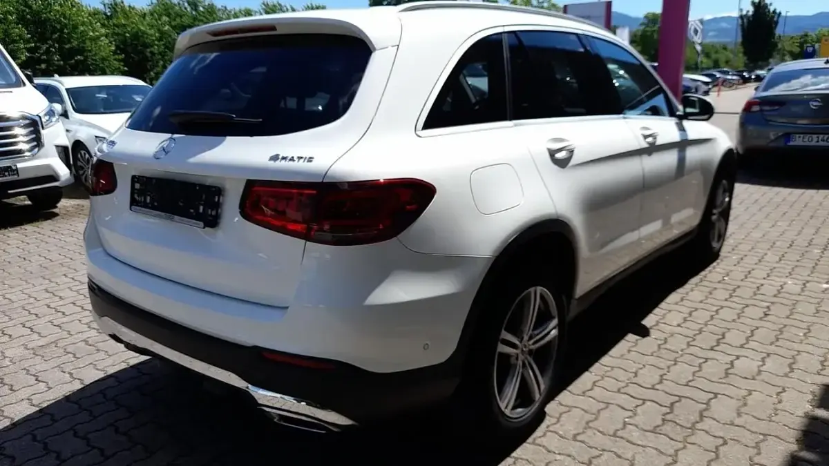 Gebraucht Mercedes GLC200 Business 163 PS (119 kW) 2021 Polarweiß SUV