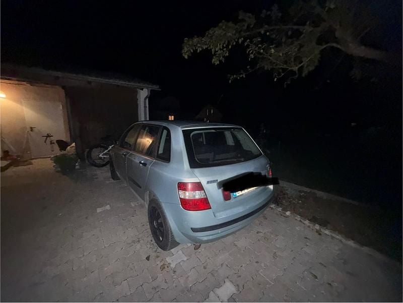 Grün Gebraucht 2002 Fiat Stilo Kleinwagen | 490 € (Fairer Preis) - Bild 1/4