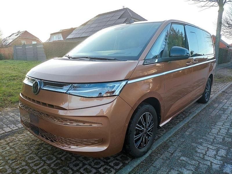 Gebraucht VW Multivan Style 150 PS (110 kW) 2024 Orange Van