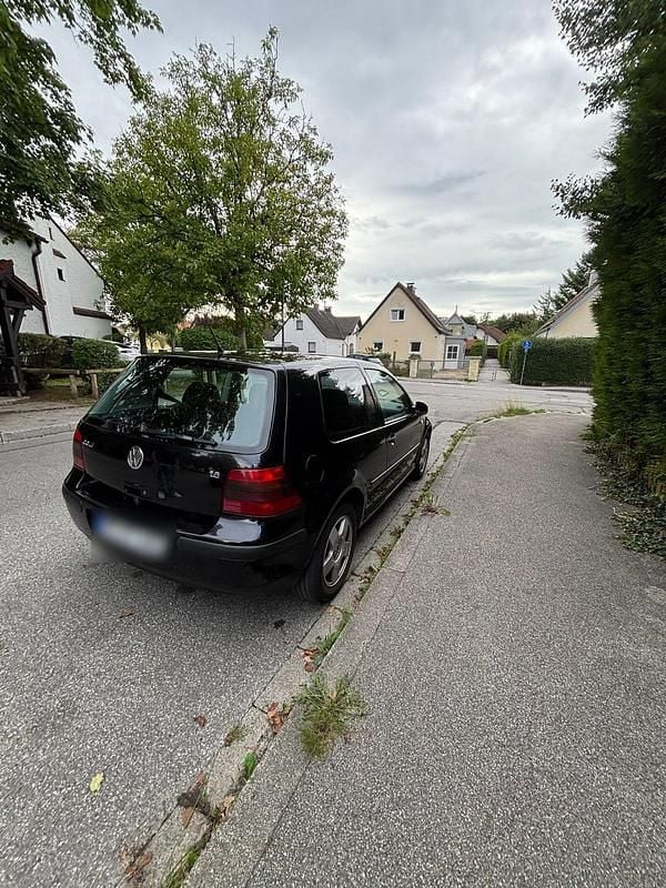 Schwarz Gebraucht 2002 VW Golf IV Kleinwagen | 600 € (Superpreis) - Bild 1/4