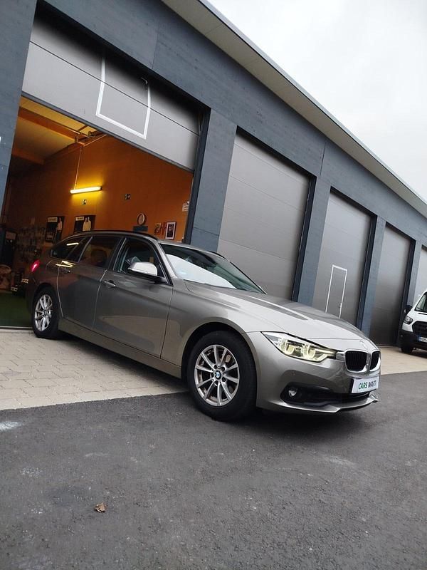 Gebraucht BMW 320 Advantage 190 PS (139 kW) 2019 Grau Kombi