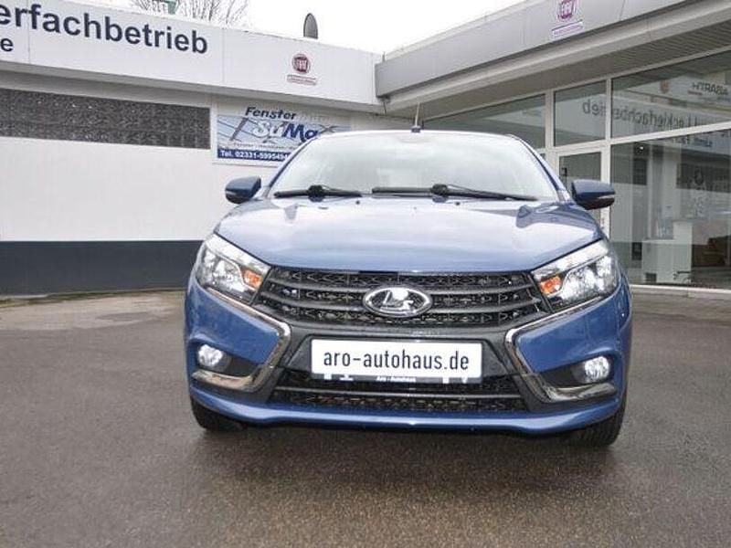 Gebraucht Lada Vesta 140 PS (102 kW) 2017 Blau (metallic) Limousine