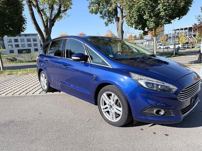 Blau Gebraucht 2016 Ford S-MAX Titanium Van / Kleinbus | 13.500 € (Fairer Preis) - Bild 1/4