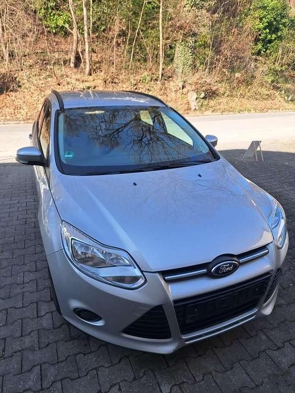 Gebraucht Ford Focus Trend 105 PS (77 kW) 2012 Silber Kombi