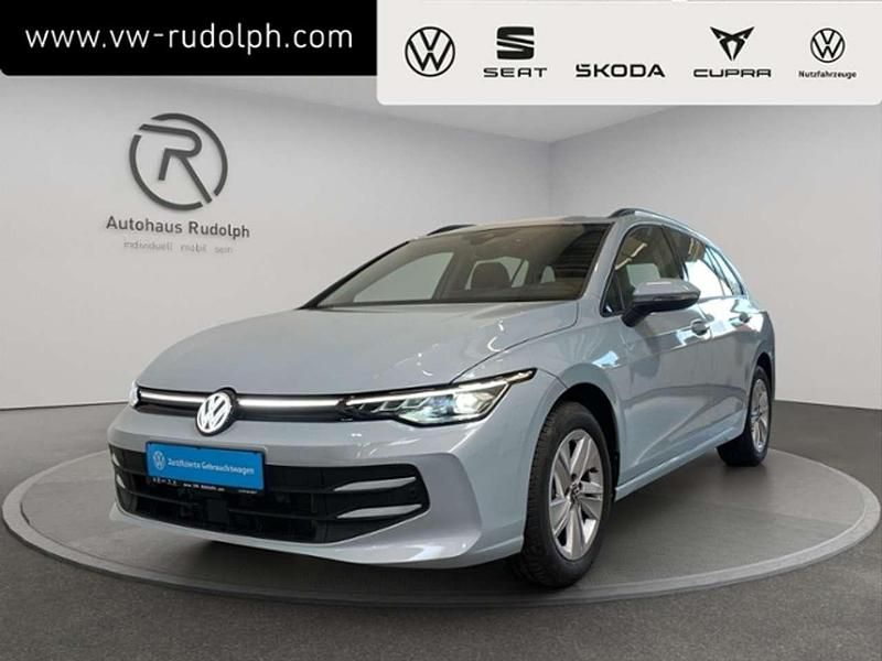 Crystal ice blue metallic Gebraucht 2024 VW Golf VIII Life Kombi | 23.589 € (Guter Preis) - Bild 1/4