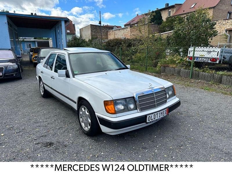 Gebraucht Mercedes E230 132 PS (97 kW) 1985 Weiß Limousine