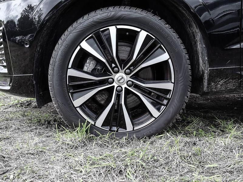 Gebraucht Volvo XC60 Ultimate 197 PS (144 kW) 2023 Onyx black / metallic SUV