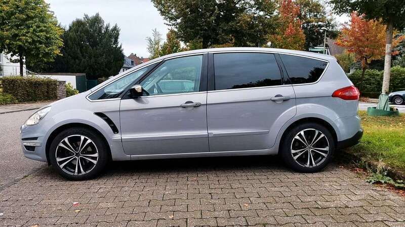 Silber Gebraucht 2010 Ford S-MAX Trend Van / Kleinbus | 4.750 € (Guter Preis) - Bild 1/4