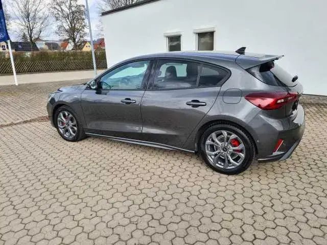 Gebraucht Ford Focus ST 116 PS (85 kW) 2023 Grau (metallic) Limousine