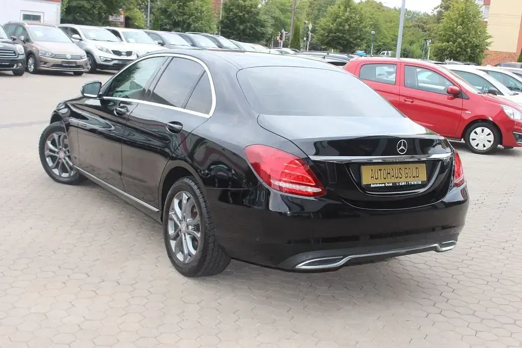 Gebraucht Mercedes C180 116 PS (85 kW) 2015 Schwarz Limousine