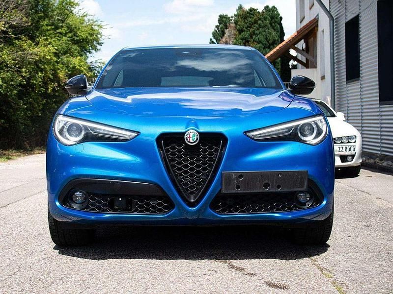 Blu misano Gebraucht 2022 Alfa Romeo Stelvio Veloce SUV | 30.990 € (Etwas zu teuer) - Bild 1/4
