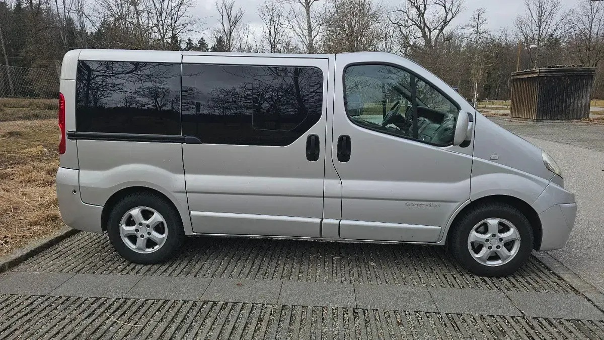 Gebraucht Renault Trafic 145 PS (106 kW) 2010 Silber Van / Kleinbus
