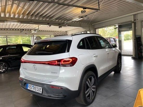 Weiss Gebraucht 2023 Mercedes EQA300 Night SUV | 40.849 € (Teuer) - Bild 1/4