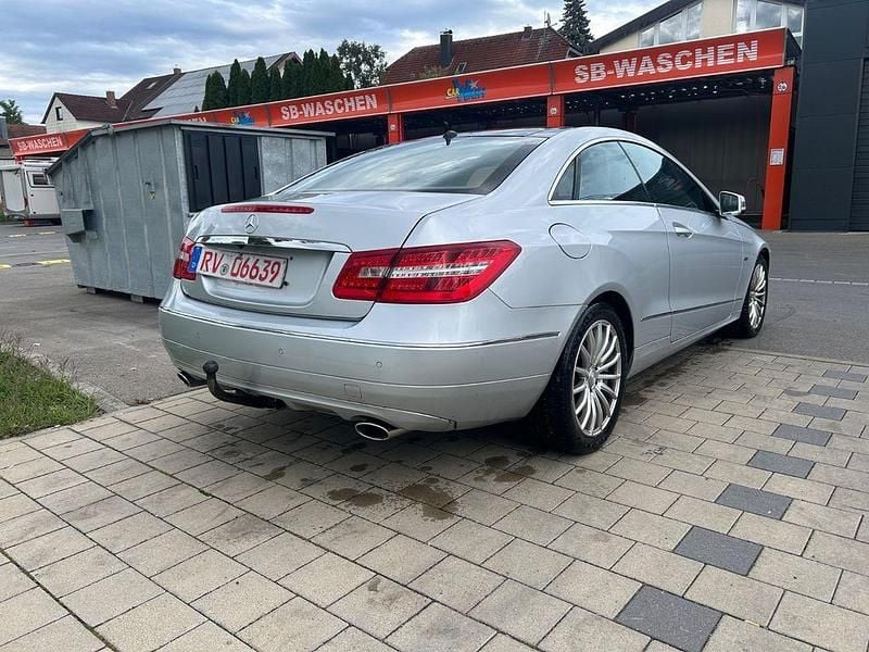 Gebraucht Mercedes E350 Avantgarde 231 PS (169 kW) 2011 Silber Coupé