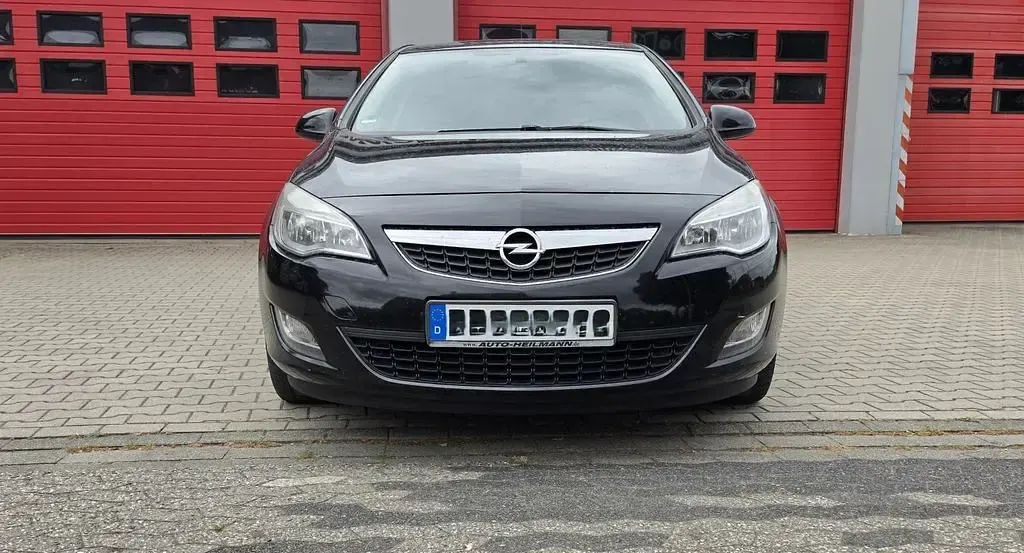 Gebraucht Opel Astra Cosmo 110 PS (80 kW) 2010 Schwarz Limousine