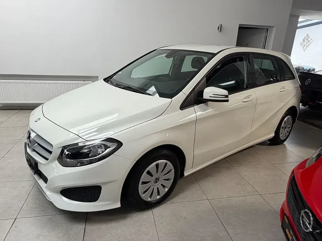 Gebraucht Mercedes B180 122 PS (89 kW) 2016 Weiß Kleinwagen