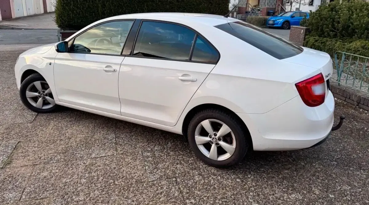 Gebraucht Skoda Rapid Active 105 PS (77 kW) 2013 Weiß Kleinwagen