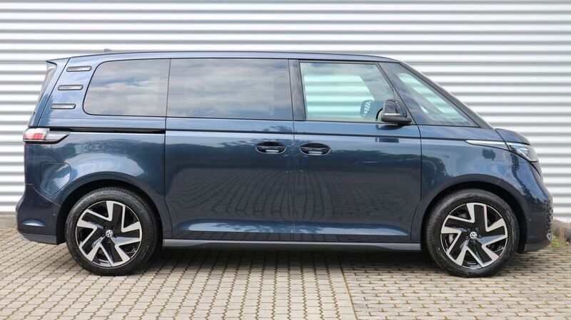 Gebraucht VW ID. Buzz Pro 150 kW (204 PS) 2023 Starlight blue metallic Van / Kleinbus