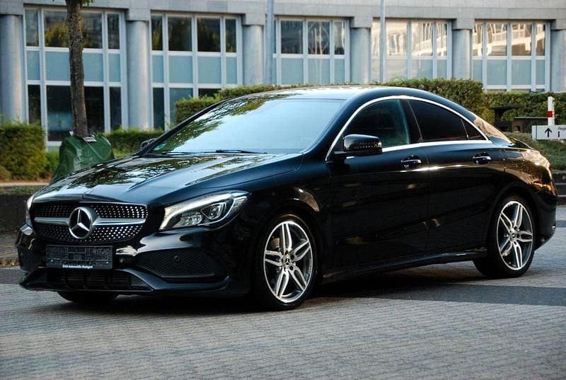 Schwarz Gebraucht 2017 Mercedes CLA180 AMG line Limousine | 17.990 € (Fairer Preis) - Bild 1/4
