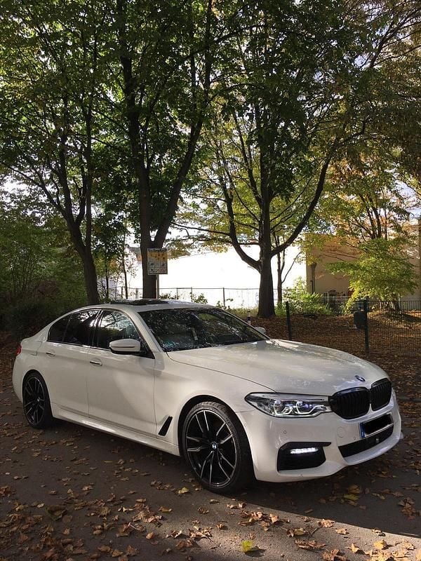 Weiß Gebraucht 2017 BMW 520 M Sport Limousine | 19.600 € (Guter Preis) - Bild 1/4