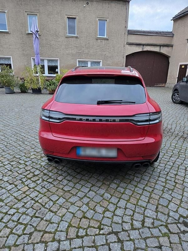 Używany Porsche Macan 354 KM (260 kW) 2019 Czerwony SUV