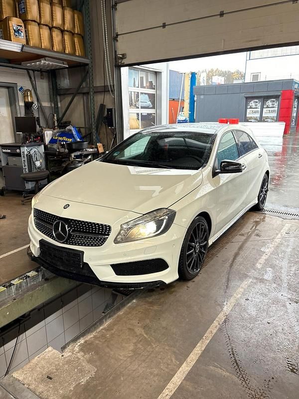 Weiß Gebraucht 2013 Mercedes A220 Limousine | 15.500 € - Bild 1/4