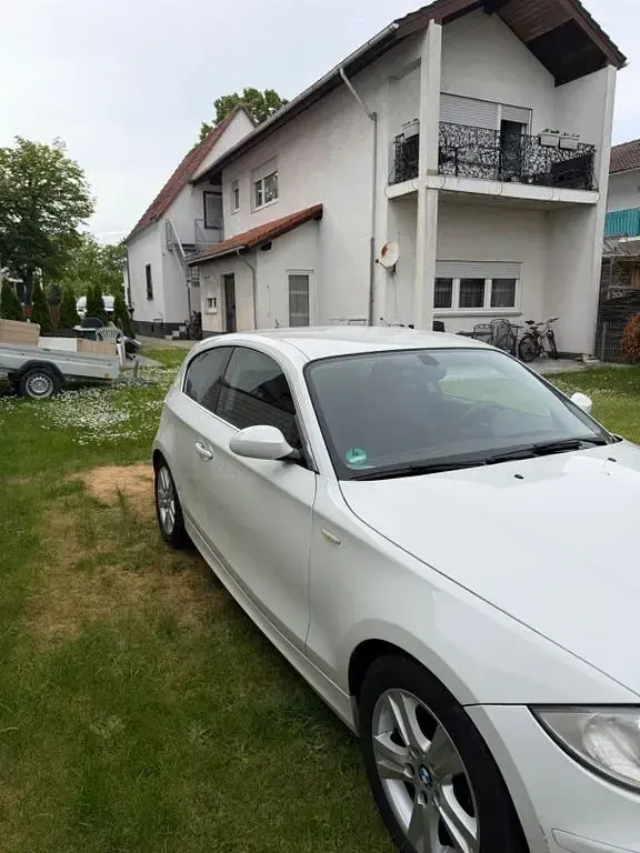 Gebraucht BMW 116 122 PS (89 kW) 2007 Weiß Kleinwagen