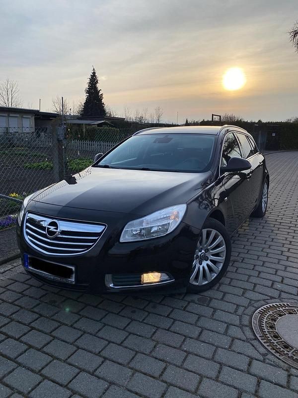 Gebraucht Opel Insignia 131 PS (96 kW) 2012 Braun Kombi